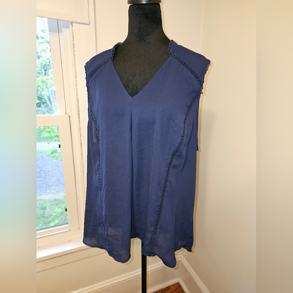 Danielrainn Sleeveless shirt with lace accent  size xxl